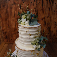 Wedding cake consultation with cake samples and Prosecco in North London bakery garden with head pastry chef Geanina