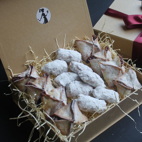 Small Christmas gift box with handmade mince pies and mini stollen bites from Prestige Patisserie.
